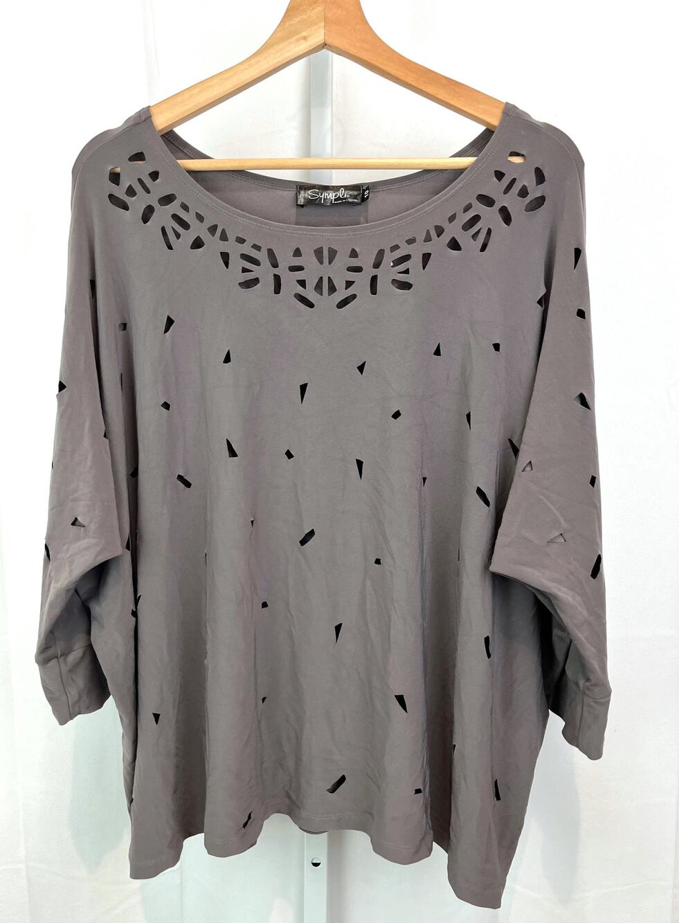 SYMPLI Canada Gray Sz 10 Triangle Cutout Top Dolman 3/4 Sleeve Wide Neck